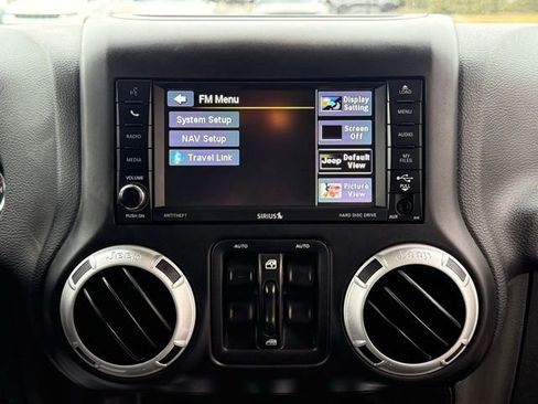 Used 2017 Jeep Wrangler Unlimited Rubicon image 35