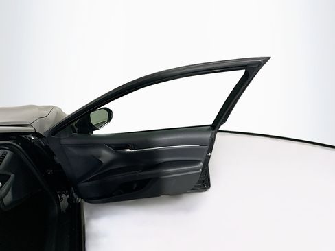 Used 2021 Toyota Camry XSE w/ Cold Weather Package image 31