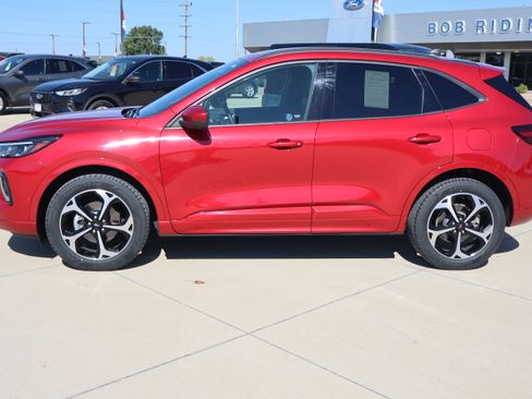 Used 2023 Ford Escape ST-Line Elite w/ Premium Technology Package image 9