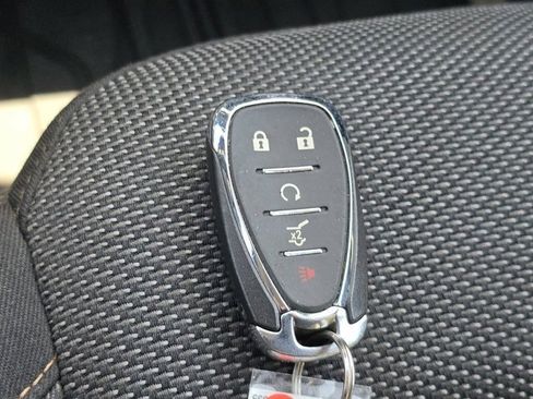 Used 2019 Chevrolet Traverse LT w/ LPO, Floor Liner Package FWD image 98
