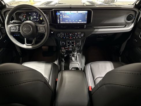 Used 2024 Jeep Wrangler Unlimited Rubicon 4xe AWD/4WD image 10