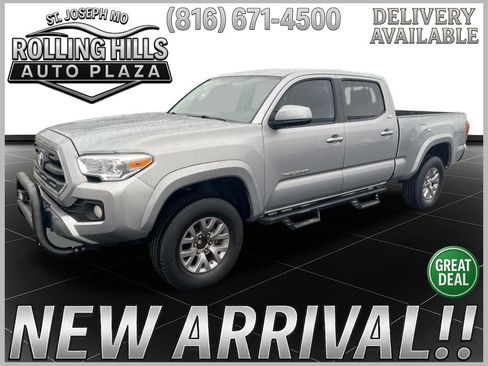Used 2017 Toyota Tacoma SR5 w/ Tow Package RWD image 1