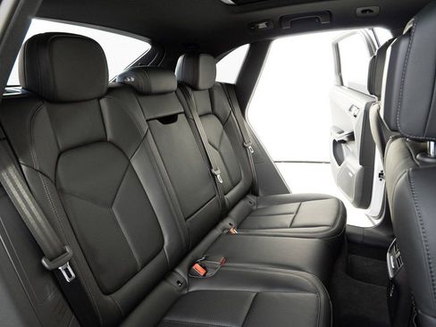 Certified 2026 Porsche Macan AWD/4WD image 23