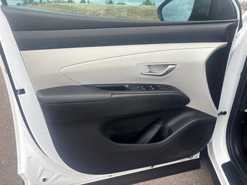 Used 2025 Hyundai Tucson SEL FWD image 12