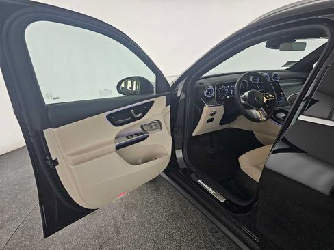 Used 2026 Mercedes-Benz GLC 300 4MATIC image 19