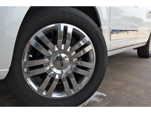 Used 2010 Lincoln Navigator L 2WD image 29