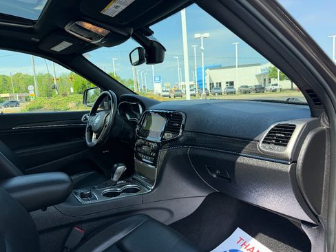 Used 2020 Jeep Grand Cherokee Limited AWD/4WD image 16