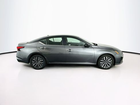 Used 2025 Nissan Altima 2.5 SV FWD image 10
