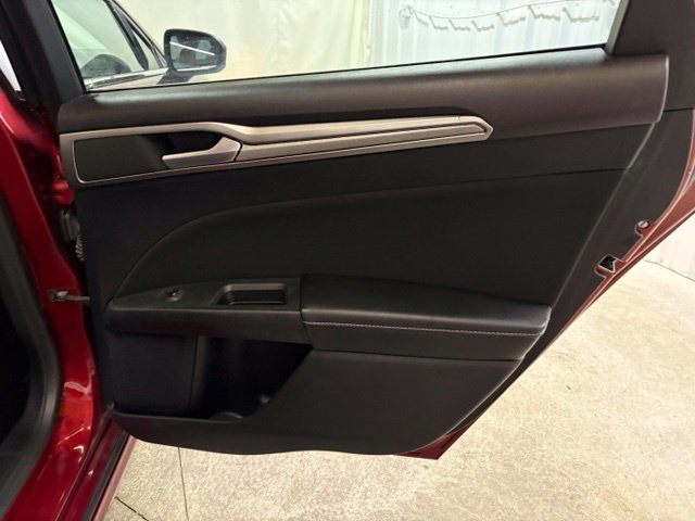 Used 2019 Ford Fusion SE FWD image 13