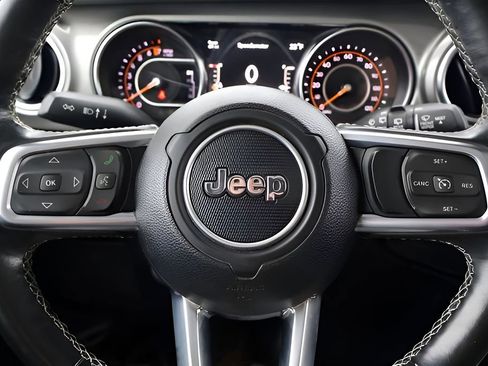 Used 2022 Jeep Wrangler Unlimited Sahara w/ Cold Weather Group AWD/4WD image 20
