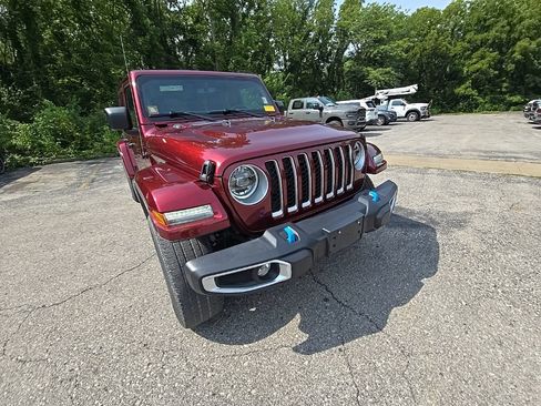 Used 2022 Jeep Wrangler Unlimited Sahara w/ Cold Weather Group AWD/4WD image 11
