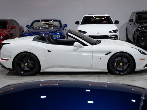 Used 2016 Ferrari California T RWD image 8