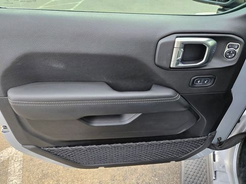 Used 2023 Jeep Wrangler Unlimited Sahara w/ Cold Weather Group image 16