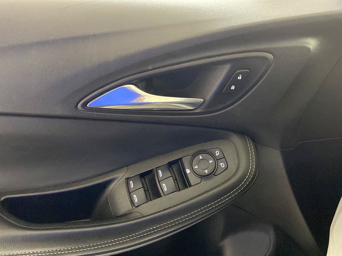 Used 2020 Buick Encore GX Preferred w/ Cold Weather Comfort Package FWD image 18