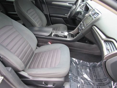 Used 2017 Ford Fusion SE w/ Fusion SE Technology Package FWD image 31