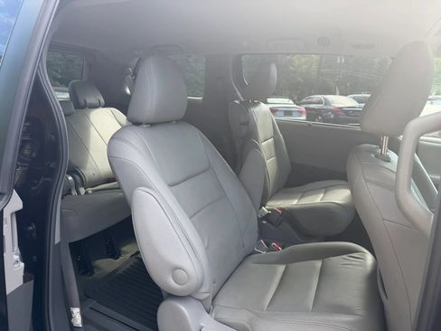 Used 2017 Toyota Sienna XLE w/ XLE Navigation Package FWD image 14