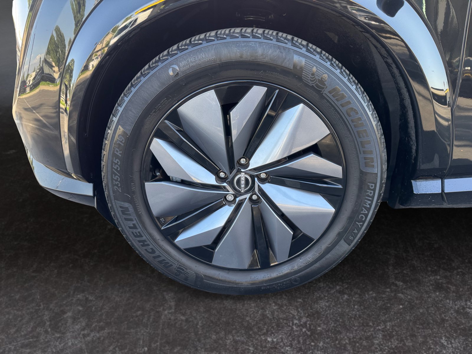 Used 2023 Nissan Ariya FWD image 14