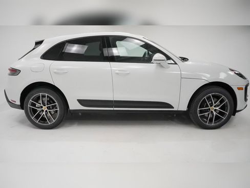 Used 2025 Porsche Macan image 9