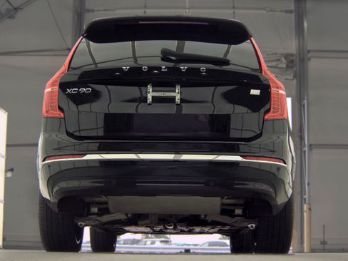 Used 2024 Volvo XC90 T8 Ultimate w/ Protection Package Premier AWD/4WD image 8