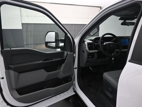 New 2026 Ford F250 XL w/ FX4 Off-Road Package image 8