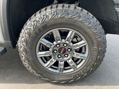 Used 2025 GMC Sierra 1500 AT4X AWD/4WD image 14