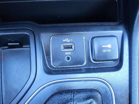 Used 2019 Jeep Cherokee Latitude w/ Popular Appearance Group image 34