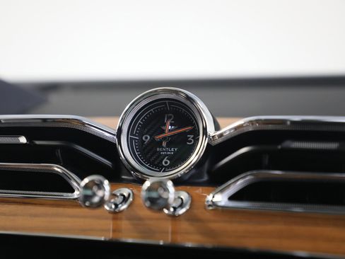 Certified 2024 Bentley Bentayga Extended Wheelbase image 21