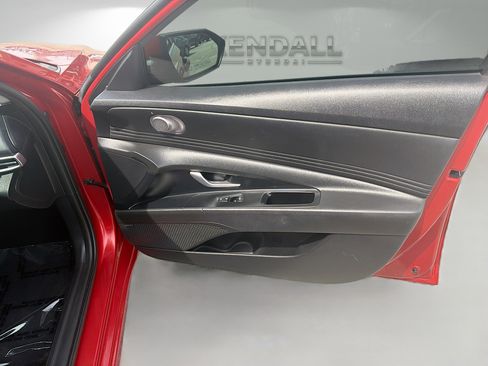 Used 2022 Hyundai Elantra Limited FWD image 30