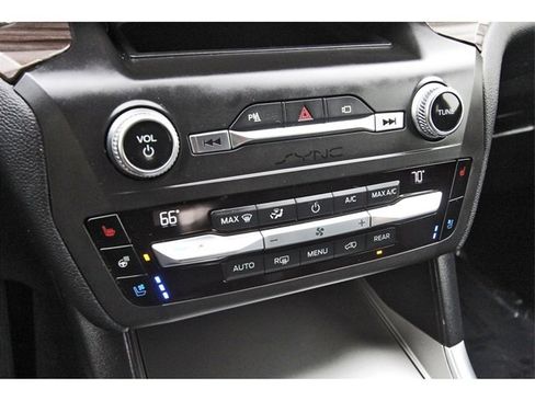 Used 2020 Ford Explorer Limited image 26