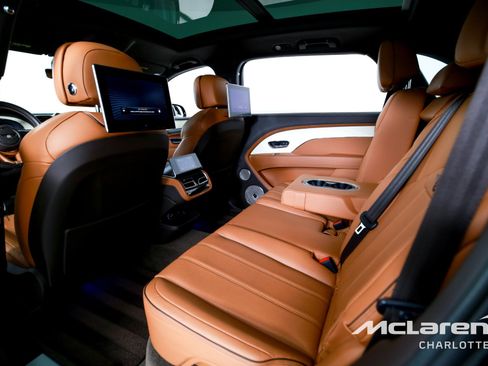 Used 2023 Bentley Bentayga Extended Wheelbase image 19