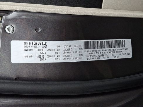 Used 2018 Chrysler Pacifica Touring-L image 26