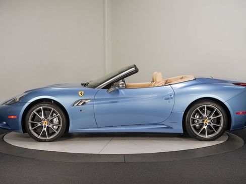 Used 2012 Ferrari California RWD image 7