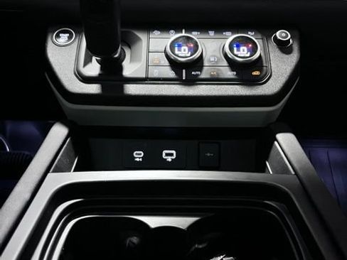 Used 2020 Land Rover Defender 110 SE AWD/4WD image 38