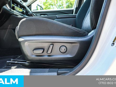 Used 2024 Nissan Rogue SV FWD image 19