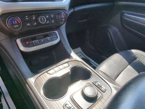 Used 2020 GMC Acadia SLT AWD/4WD image 18