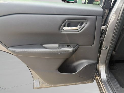 Used 2024 Nissan Rogue SV FWD image 10
