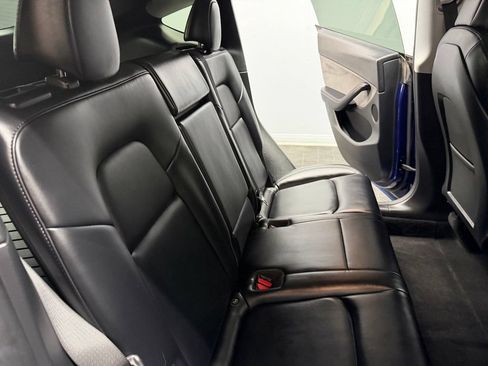 Used 2021 Tesla Model Y Long Range AWD/4WD image 43