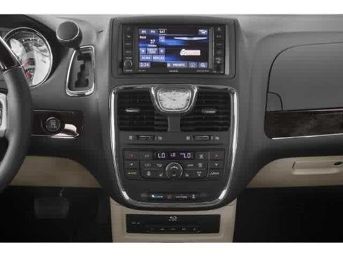 Used 2013 Chrysler Town & Country Limited w/ Luxury Group FWD image 7