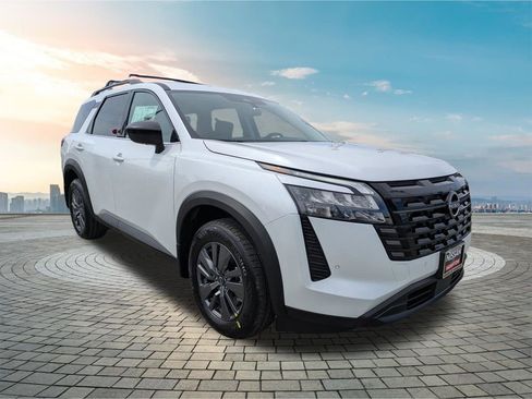 New 2026 Nissan Pathfinder SV w/ SV Premium Package FWD image 2