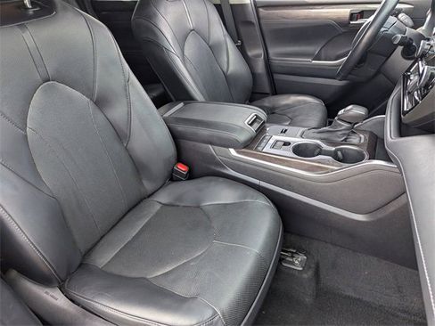 Used 2021 Toyota Highlander Limited image 10
