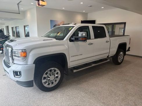 Used 2017 GMC Sierra 2500 Denali w/ Duramax Plus Package AWD/4WD image 3