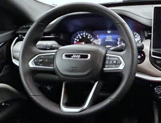 Certified 2025 Jeep Compass Limited AWD/4WD image 11