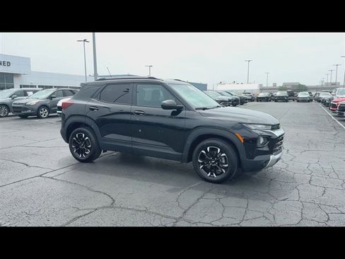 Used 2023 Chevrolet TrailBlazer LT w/ Convenience Package FWD image 2