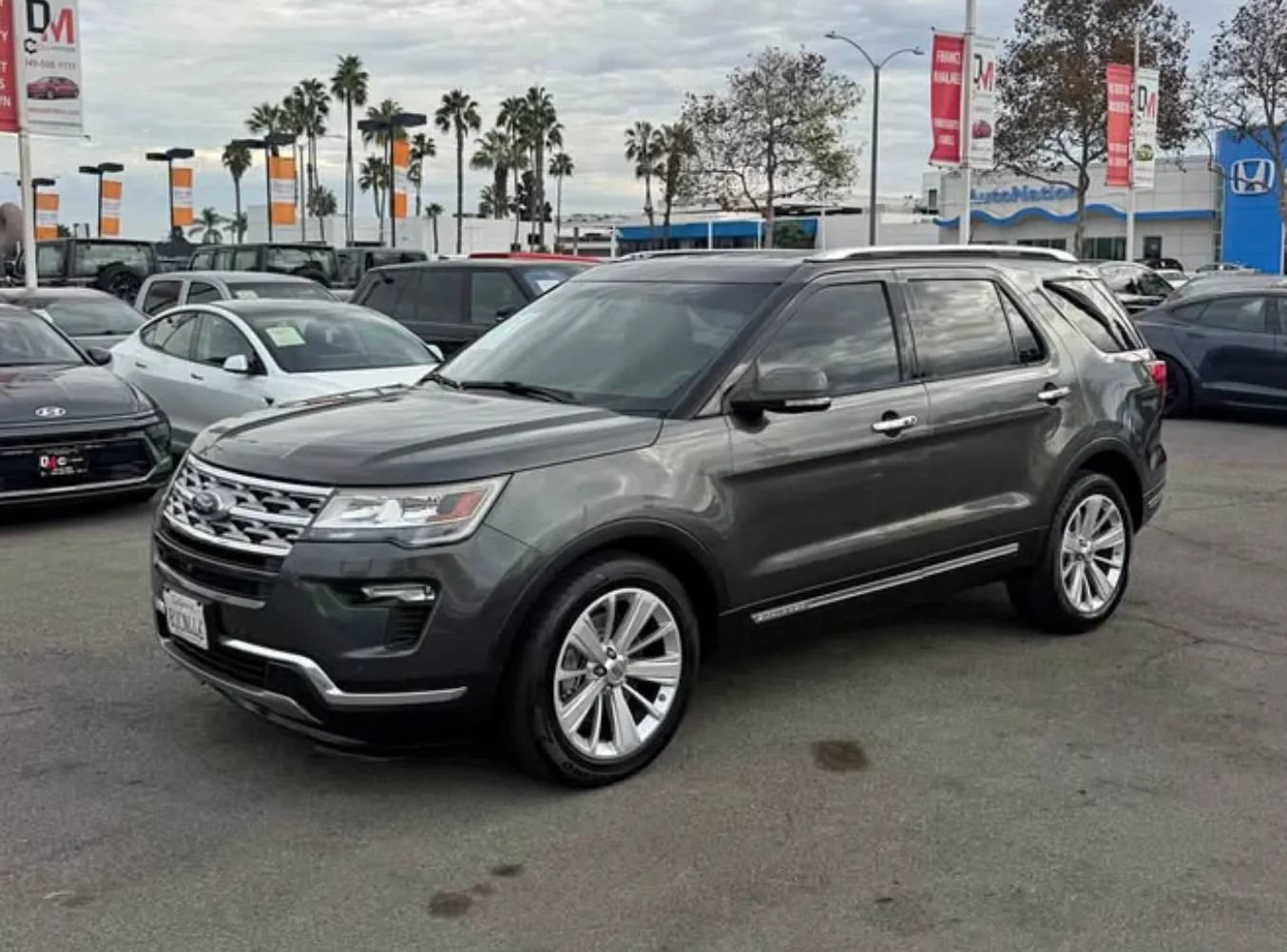 Used 2019 Ford Explorer Limited w/ Class III Trailer Tow Package FWD image 3