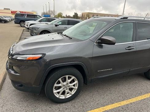 Used 2015 Jeep Cherokee Latitude AWD/4WD image 4