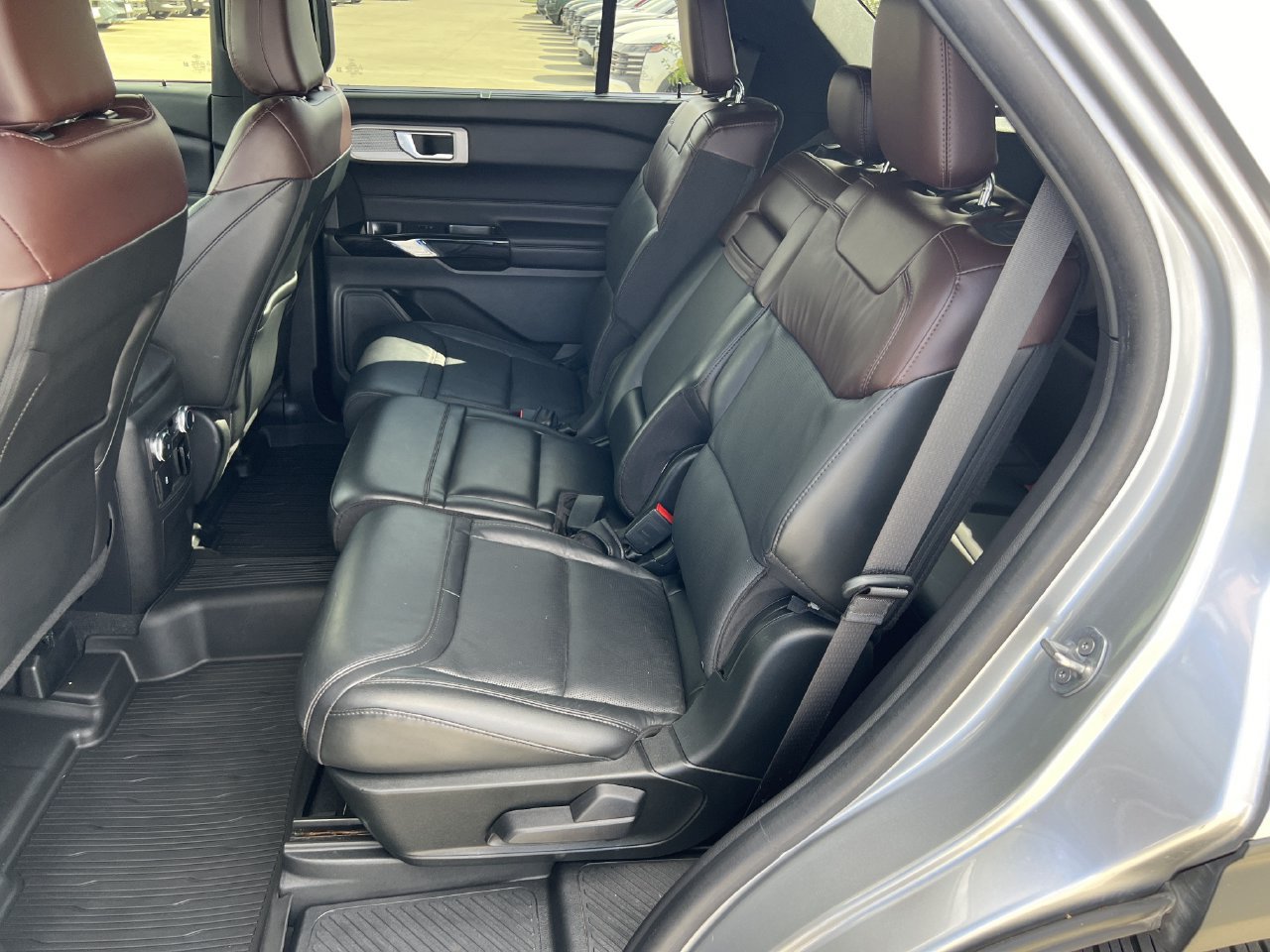 Used 2022 Ford Explorer Platinum w/ Equipment Group 601A RWD image 24