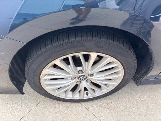 Used 2018 Toyota Camry XLE FWD image 12