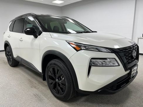 Used 2023 Nissan Rogue SV w/ SV Premium B Package AWD/4WD image 2