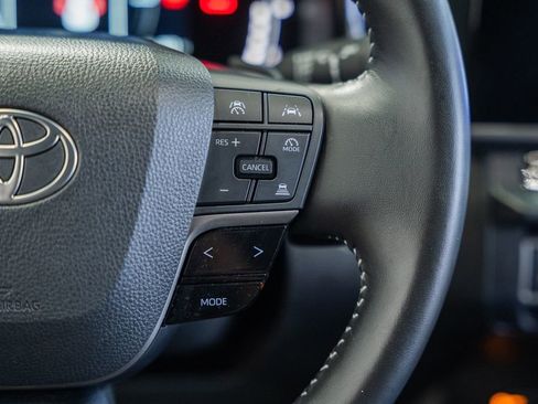 Used 2025 Toyota Camry SE image 25