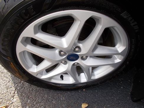 Used 2015 Ford Fusion SE w/ Equipment Group 202A image 17